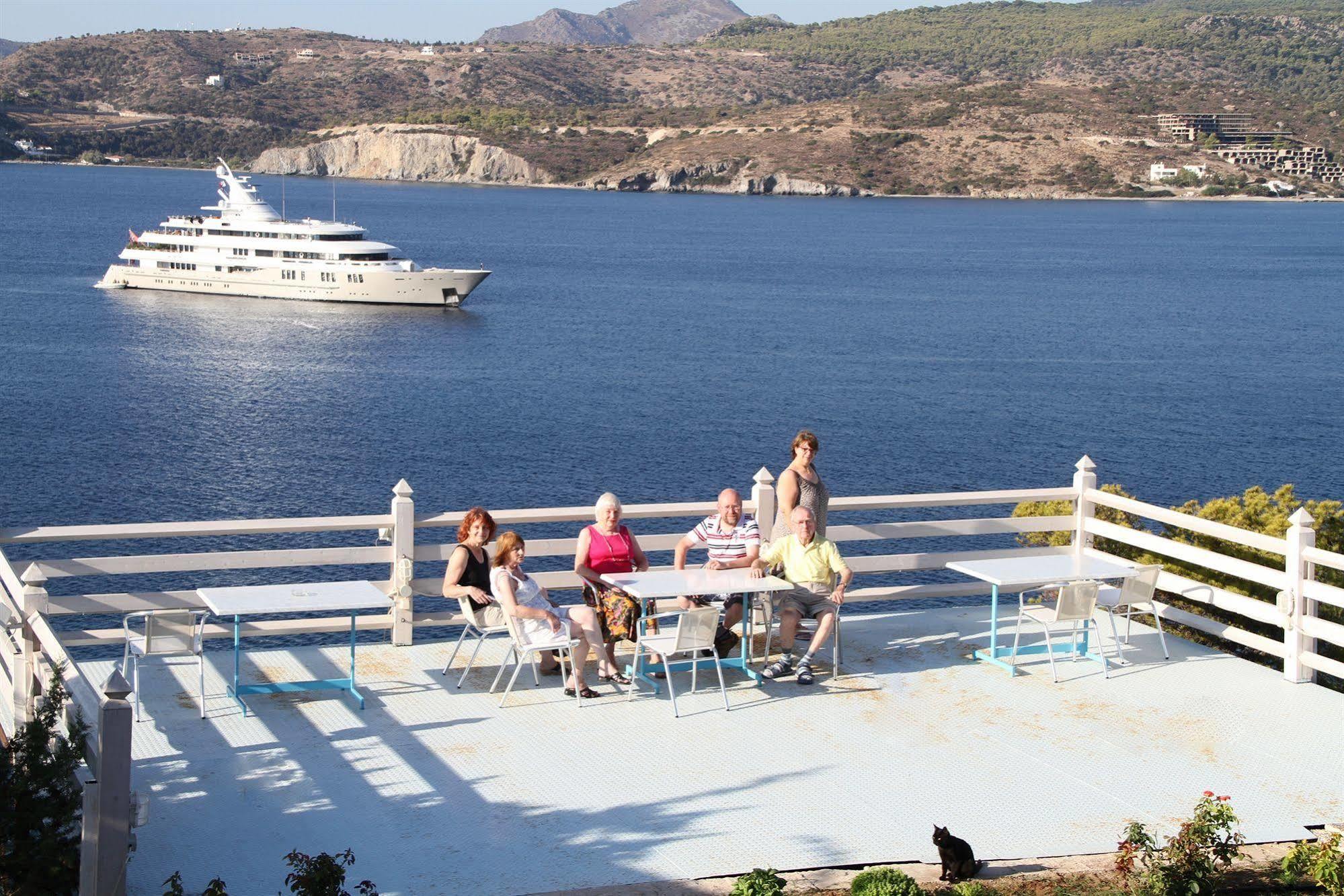Kavos Bay Seafront Hotel Agia Marina  Exterior photo